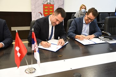 E2E Oliver Streit Signing The Mou With Mayor Of Kraljevo, Dr Predrag Terzic